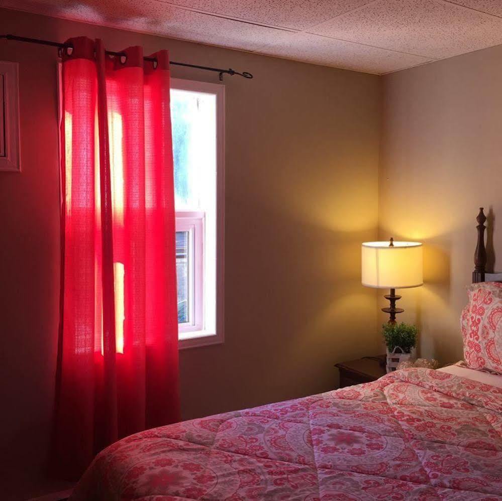 The Falls Family Motel